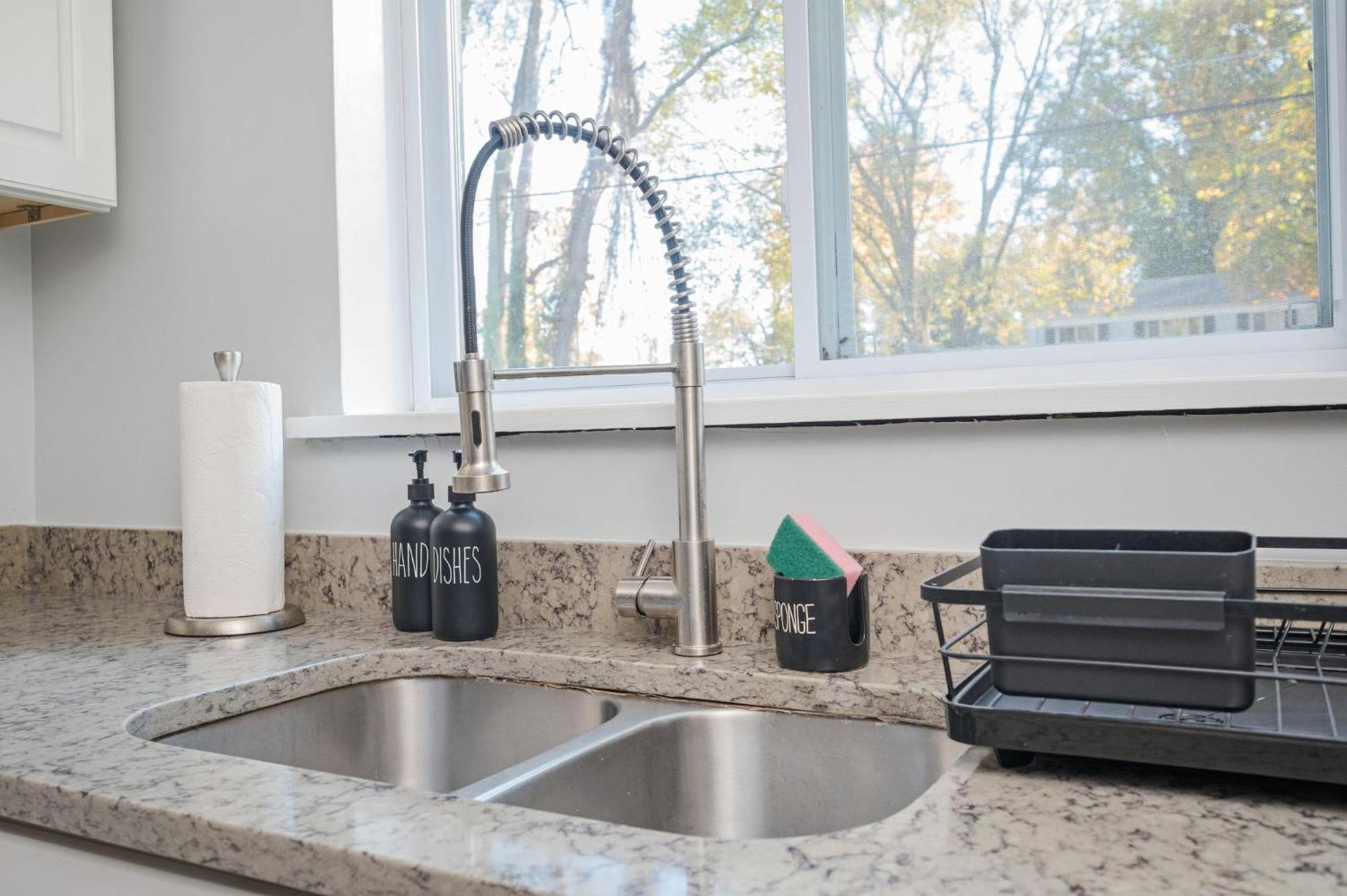 Quiet & Quaint Apartment, 5 Mins To Airport And 15 Mins To Downtown Atlanta Eksteriør bilde